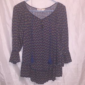 *FINAL MARKDOWN* Cute ruffle shirt 💙 Size XL ❤️